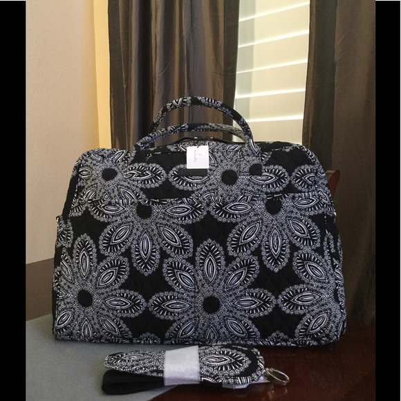 Vera Bradley Handbags - NWT VERA BRADLEY WEEKENDER TRAVEL BAG